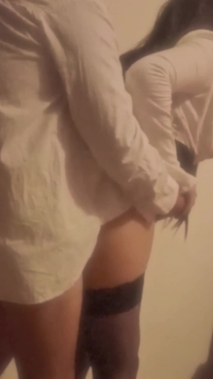 Astrid Cute: Sekreter kaltak işe çıktıktan sonra patronuna vajinasını veriyor, ne kadar kolay...