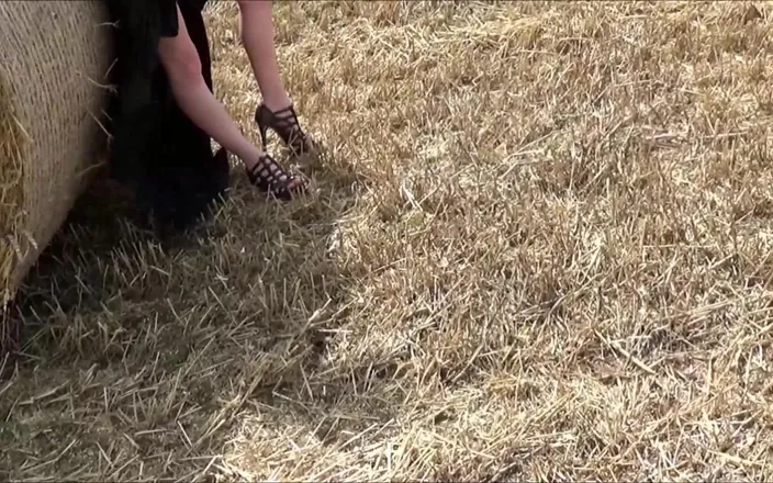 Slave Jenni: Slave in Cornfield Comes for Her Master