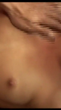 Brünette brünette MILF liebt sex und liebt es, ihre lustvolle feuchte muschi wie eine schlampe gefickt zu bekommen