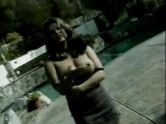 Old Good Porn: Ragazza carina con belle tette succhia il cazzo duro ebano...