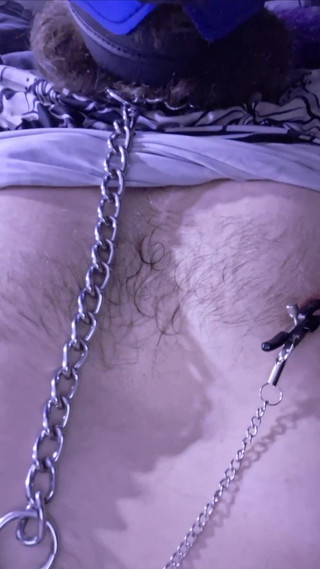 Robert48569: Cewek dengan kaus kaki ini lagi asik muasin lubangnya pakai...