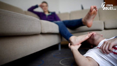 Czech Soles - foot fetish content: Il culto dei piedi sexy della donna delle pulizie