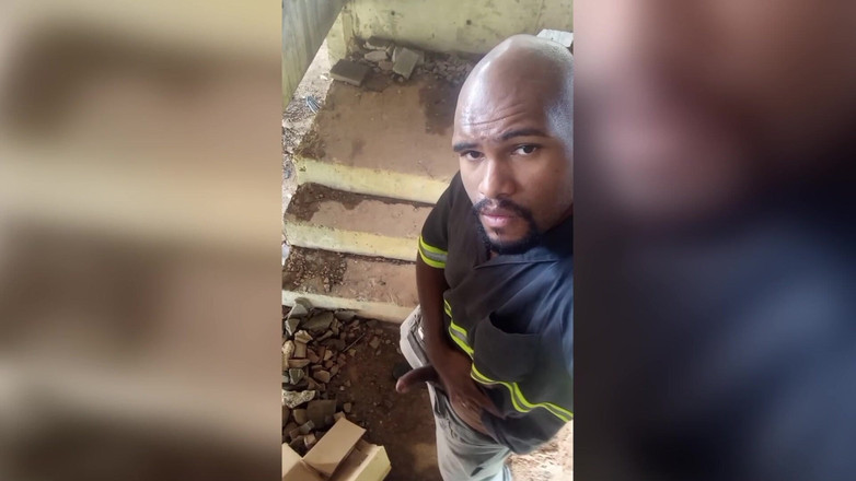 TheBlacKHunterr: Binanın merdivenlerinde bir