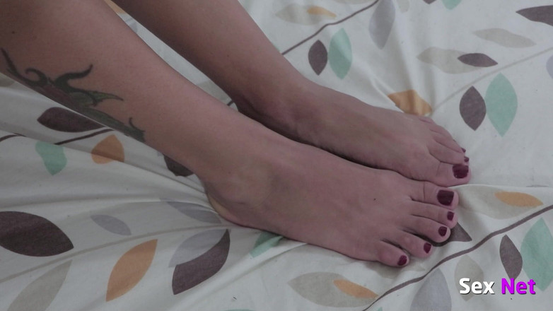 Foot Fetish Brazil: Girl Show Perfect Body and Feet!