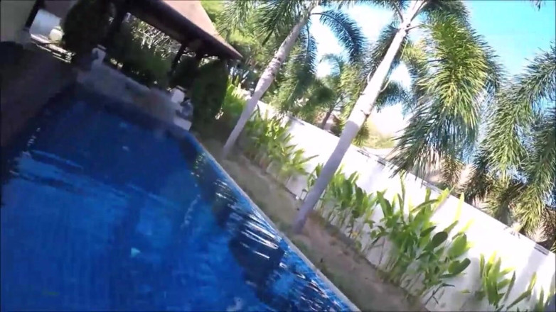 Helena Moeller: Foi fodida perto da piscina