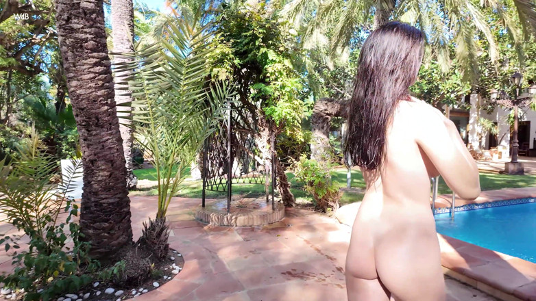 Watch4beauty: Goddess by the Pool
