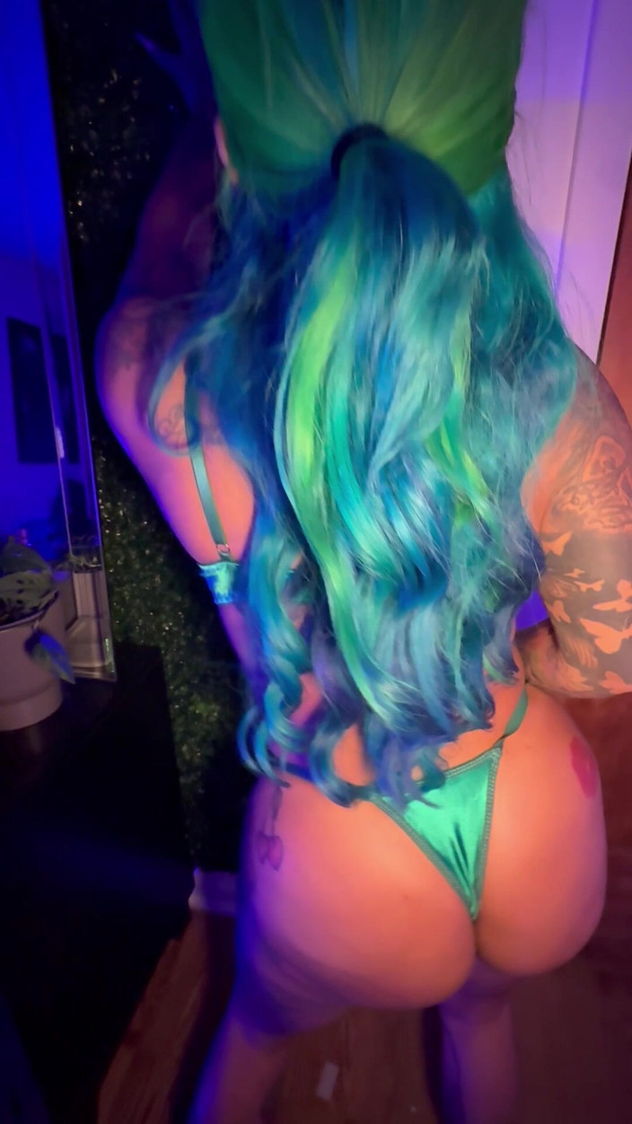Spanishxbarbiie: POV Latina con il sedere grande che twerka!!