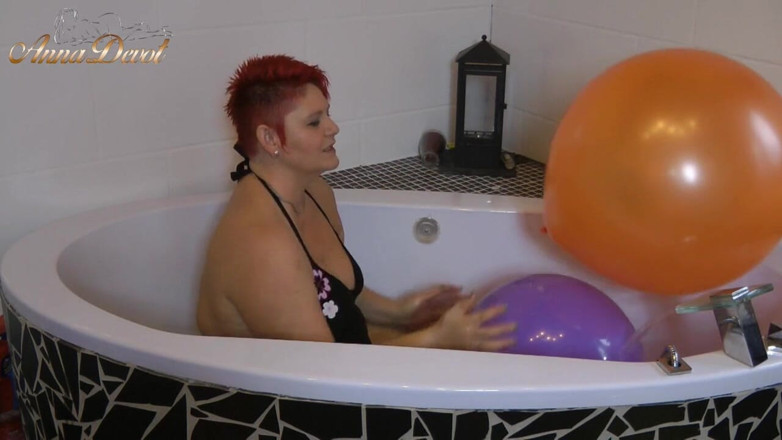 Anna Devot: Ballons und XXX