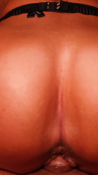 Plug anal faz esposa gostosa gozar duro