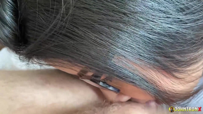 John Tron X: Johntronx - ein molliges asiatisches mädchen mit brille nimmt jeden zentimeter...