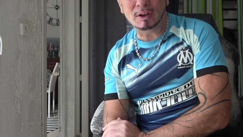 AMATOR BAREBACK FRENCH STUDIO: Cewek amatir bukkake lagi asik nyepong kontol teman-temannya sampai dicrot...