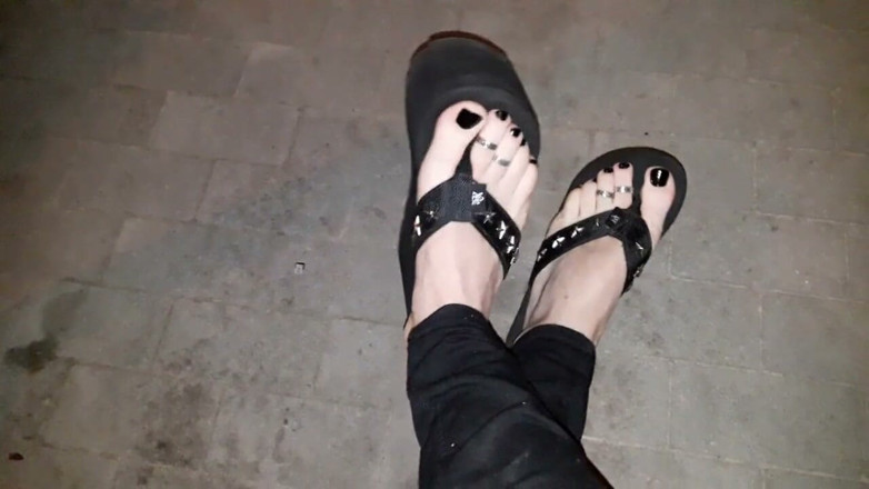 Heelex: Black Platform Thongs 1