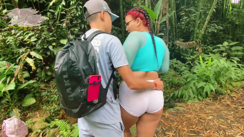 Savannah Watson: Awek Montel Dengan Cermin Mata Berlatih Di Dalam Hutan Membenarkan...