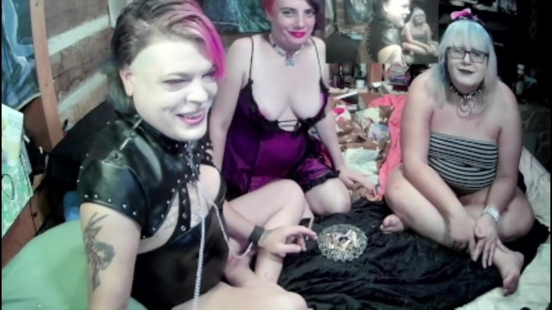 House of whorrors vault of darkness: Maîtresse Cy’s House of Whorrors 9.9.21, épisode Sexe translez