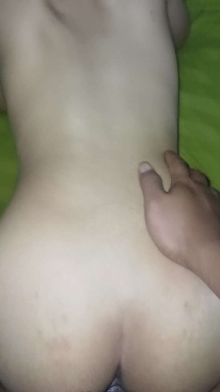Theresia Nirvana: Chica embarazada de 18 años es muy apasionada con sus suspiros