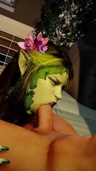 Sexy Dryad lutscht schwanz in pOV
