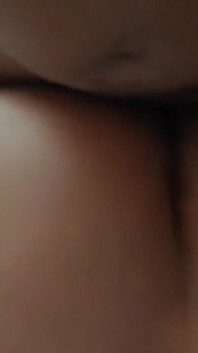 Elle a utilisé du lubrifiant sur sa grosse chatte et sa sodomie, j’ai vraiment aimé