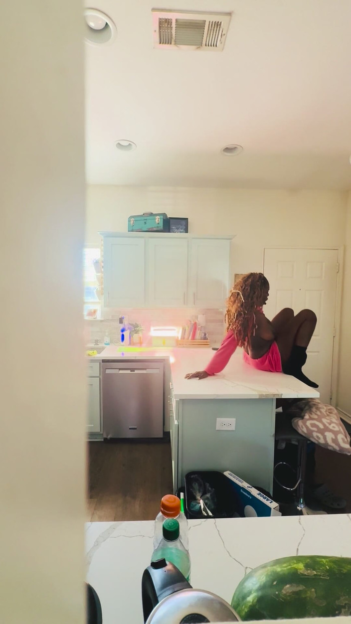 White chocolate: StepSon přistihne svou ebenovou prsatou mámu při šukání bílého souseda.