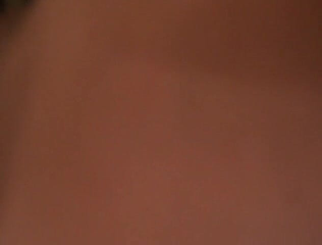 Flash Model Amateurs: Hermosa chica morena se divierte en escena amateur de cerca
