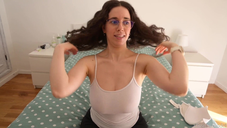 ElizaTheModel: Kamarádka nevlastní sestry ti honí