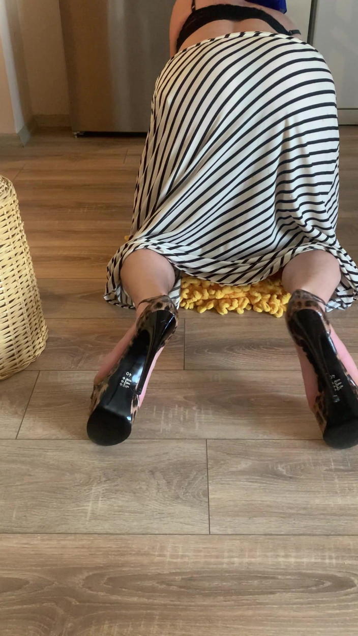 cd_aysemmm: I Watched My Stepmother's Ass While She Was Mopping the...