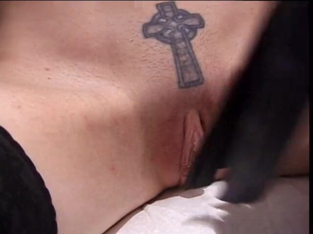 Dark Dungeon Secrets: Horny doctor binds his slave before teasing her pussy