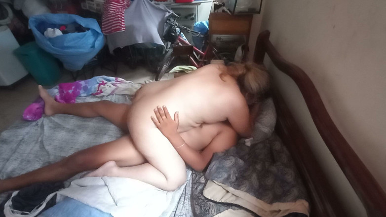 Eatrella j: Un maçon baise un gros cul