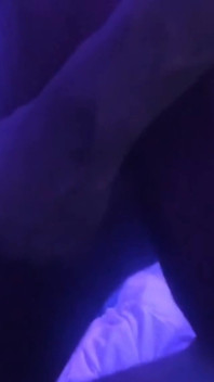 Práce na mém velkém černém péru se sténáním a sténáním