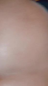 C’est un ensemble complet, elle a de gros seins, un gros cul, une chatte mouillée et elle sait twerker sur une bite