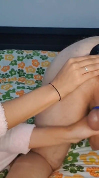 Sensual meia-irmã Badkitty B dominadora fodendo cara com enormes consolos, treinamento de bunda