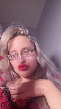 Deine Frau ist nichts, weil du in Findom Goaldigger verliebt bist. Edging-Ritual in großen dicken brillen und roten großen lippen.