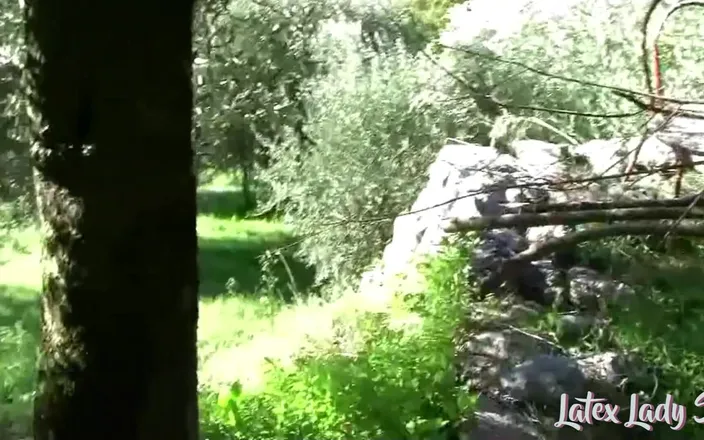 BBW BlowJob Queen: BBW Lady Blowjob in Nature