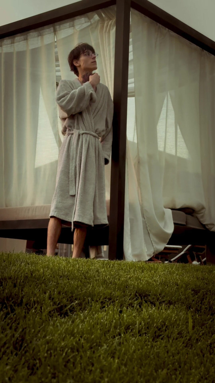 HotDogs studio: I'll Take off Not Only My Robe…