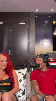 Sarah Jessie, Musa, Msredx, Mrflourish Asherclan'ın justchatting podcast'i oynadığı yetişkin yüzme konuşması