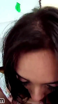 สาวลาติน่า วัยรุ่น ลิลลี่ ฮอลล์ ดูดควย POV แล้วกลืนน้ำแตก