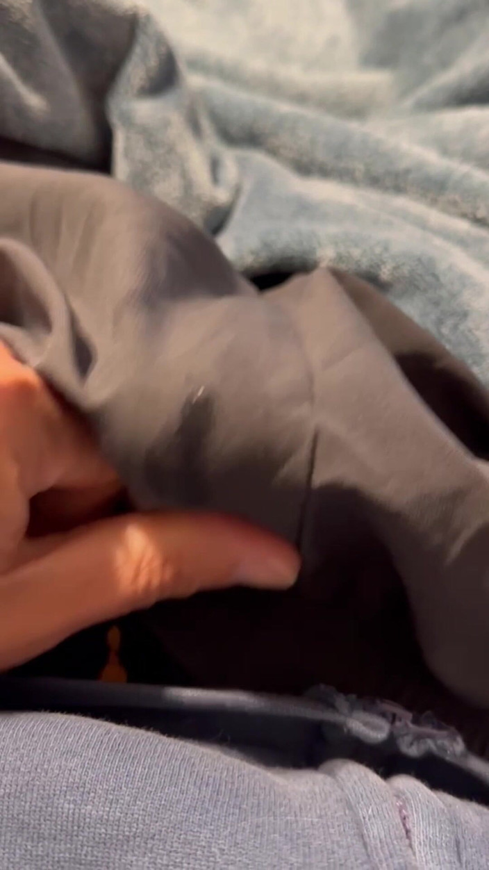 Gay Soldier Stuff: Il soldato arrapato dell'esercito si masturba in un paio di...