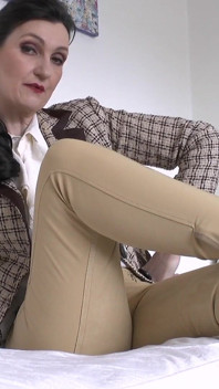 Setelah kontolku, bau sepatu botku sampai berkeringat dan becek! Lady Victoria Valente