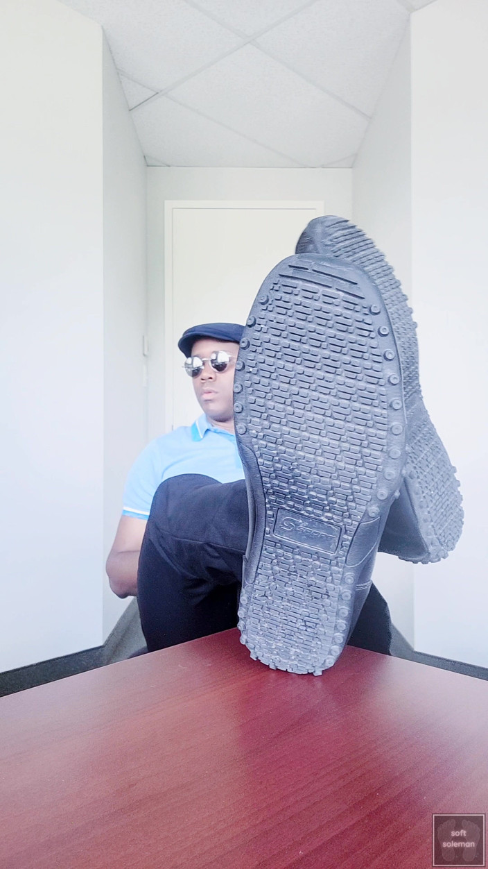 Soft Soleman: Plantes De Pieds Masculines Au Bureau (4) (2026)