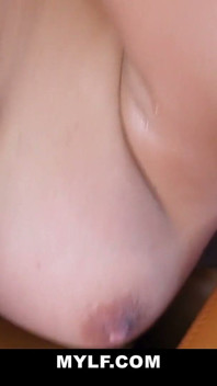 흑인 대물 자지에게 따먹히는 핫한 갈색 머리