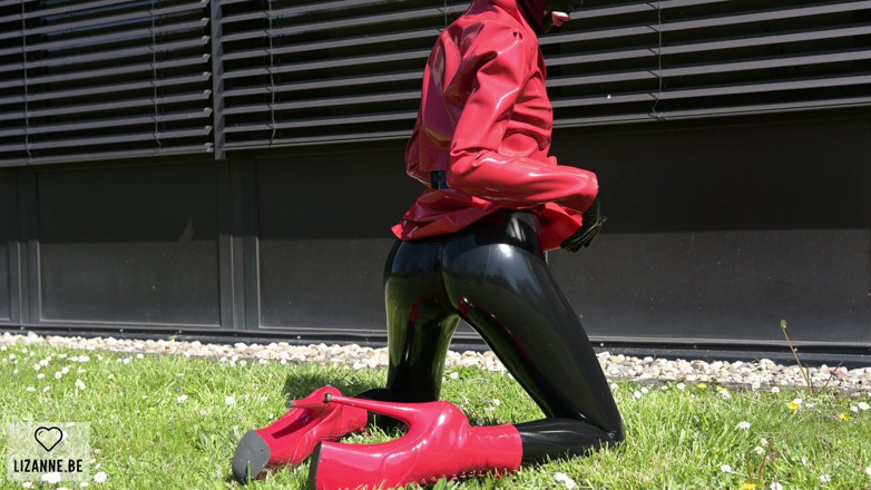Lizanne: Červený latex springtime