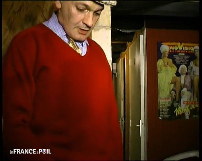 Rue Chaude: Un bunic plătește o curvă pentru a o urmări cum...