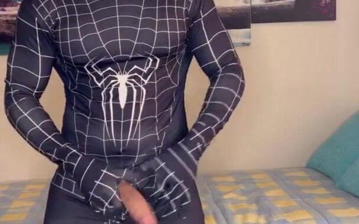 BoyGym: Éjaculation de super-héros, beaucoup plus de lait