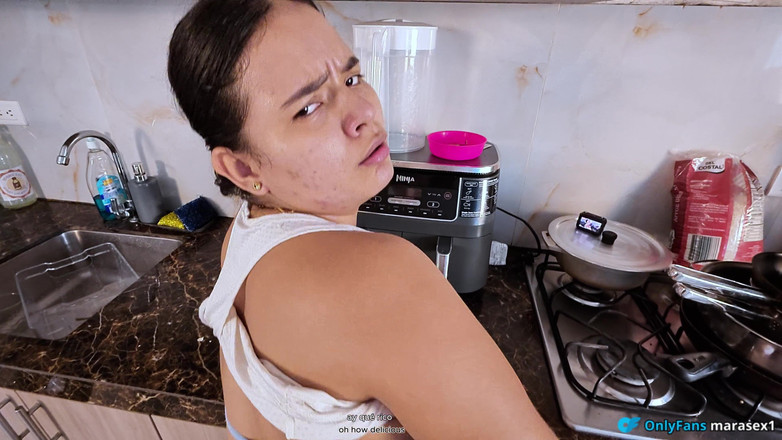 Pronoia Mey: İçine boşalma, ben senin üvey annenim. Üvey oğul fantezisini gerçekleştiriyor, zorba üvey annesinin...