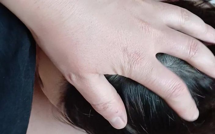 Lesbian-illusion: 我们在邻居厨房的快速性爱