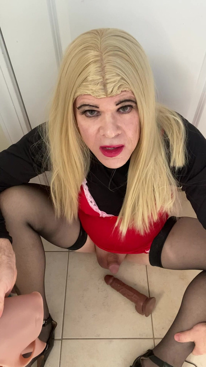 MadisonCD2025: Část 1 amatérská Sissy Crossdresser v prádle Punčochy Vysoké podpatky s...
