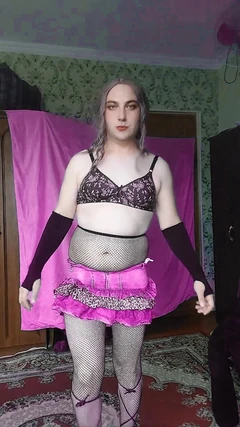 Une tapette de pom-pom girl étudiante sexy fait une performance sexy incroyable pour vous mes amours et j’espère que vous m’aimes essayer de mériter