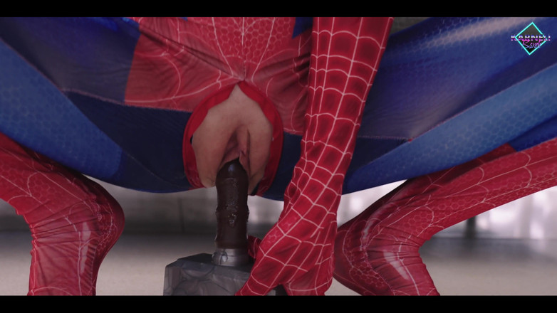 Karneli Bandi: Spider Woman dengan lubang lapisan basahnya. Krim tukul Thor