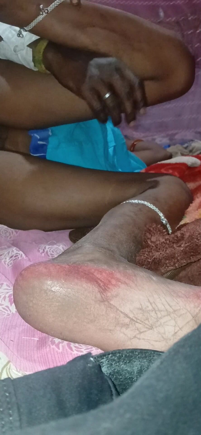 MuzZ-K: 밤에 다리를 벌리고 파란색 팬티로 보지를 찢어버린 인도 와이프 - Payal Wali 쪼이는 보지 힌디어 오디오