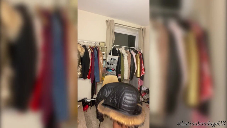 Latina Fetish: Latina in Fur &amp; Parkas (część 2) (mniejszy rozmiar)