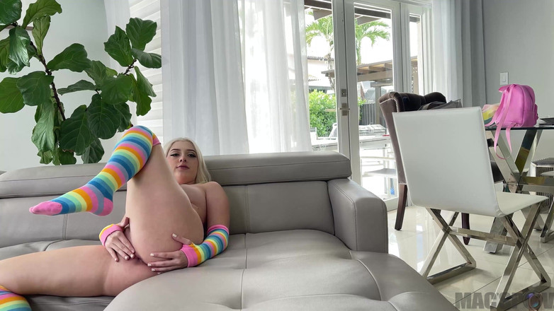 J-Mac: Bruisende blonde pawg Gia Oh My wordt geneukt en geverfd...